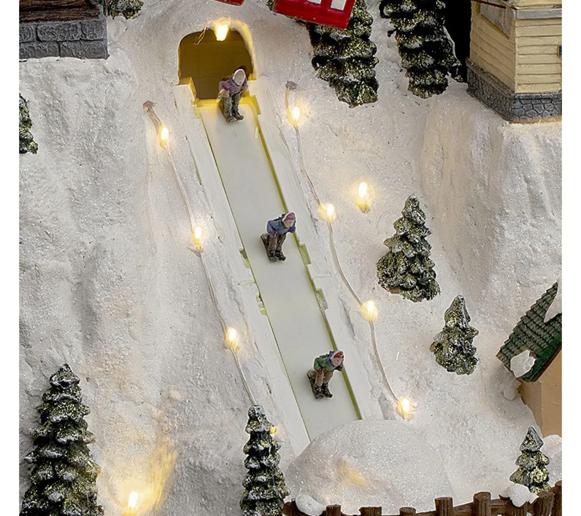Discount FEERIC LIGHTS AND CHRISTMAS Village De Noël Lumineux, Anime Et Musical Piste De Ski Et Telepherique